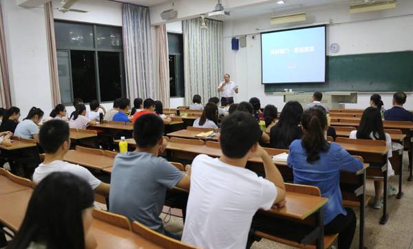 蚂蚁刑辩团队携手飞龙风控团队走进常州大学 张志华主任为法学院学生作职业规划讲座