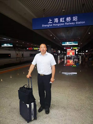 9月3日，张志华律师会见当事人后，高铁回南京