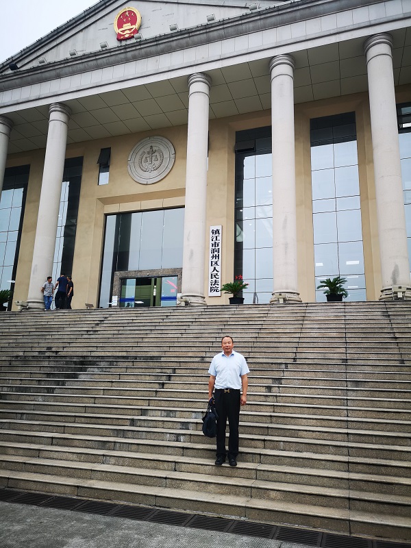 9月5日，张志华律师去镇江市润州区人民法院开庭