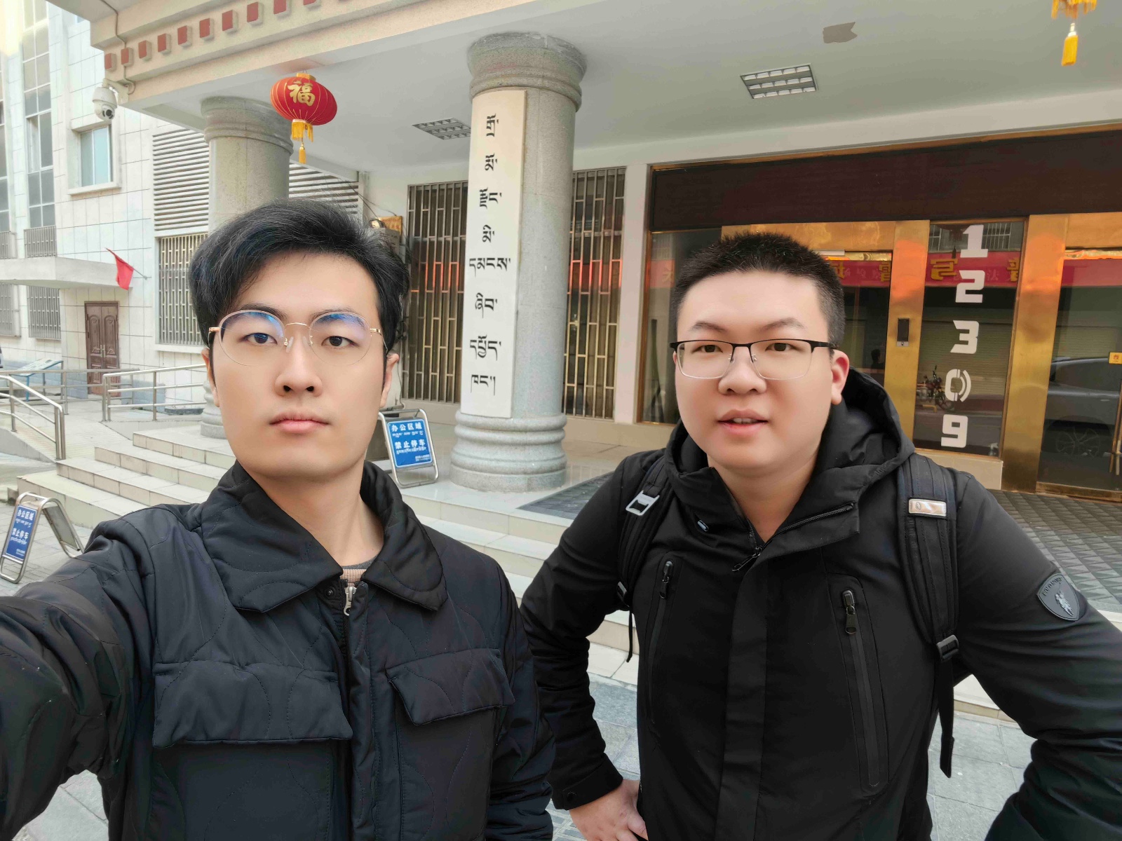 2023年4月11日，天倪律所蚂蚁刑辩团队援藏律师王成荣、贾子巍拜访亚东县公安局、亚东县检察院。