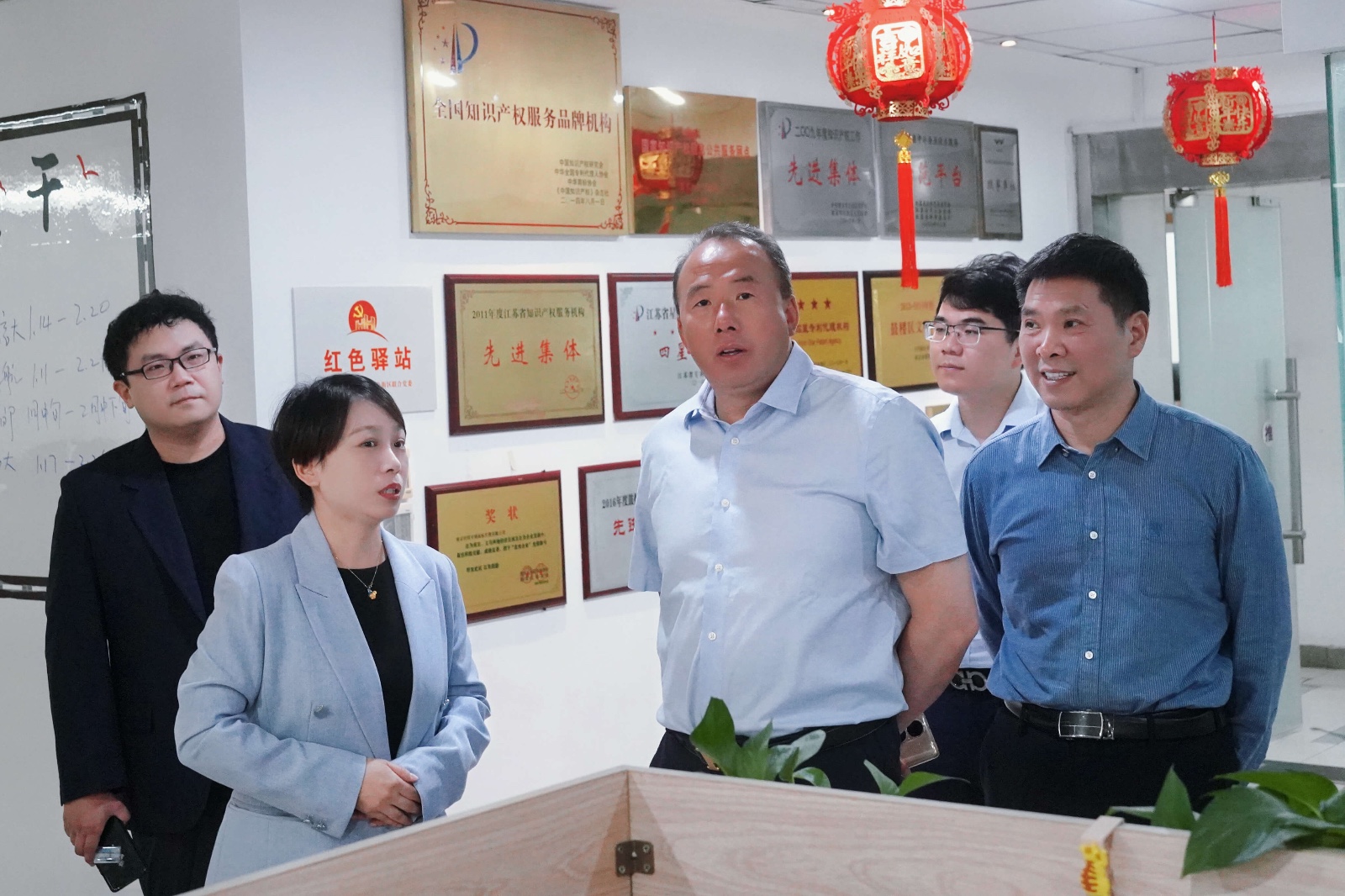 2023年5月26日，南京经纬专利商标代理有限公司与江苏天倪律师事务共同成立“知识产权法律服务中心”。