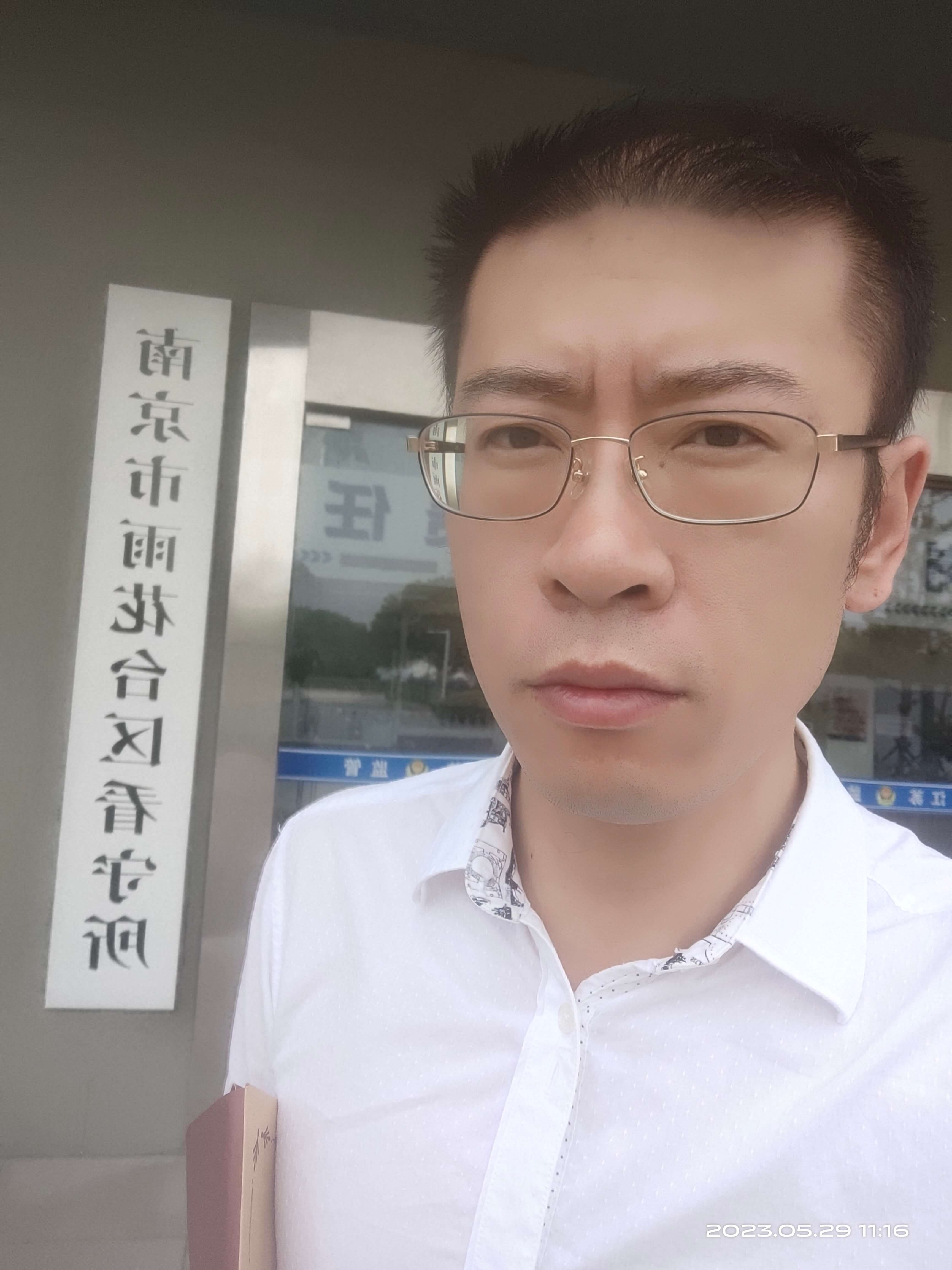 2023年5月29日，天倪律所蚂蚁刑辩团队律师王鑫在南京市雨花看守所会见非法经营案上诉人窦某。
