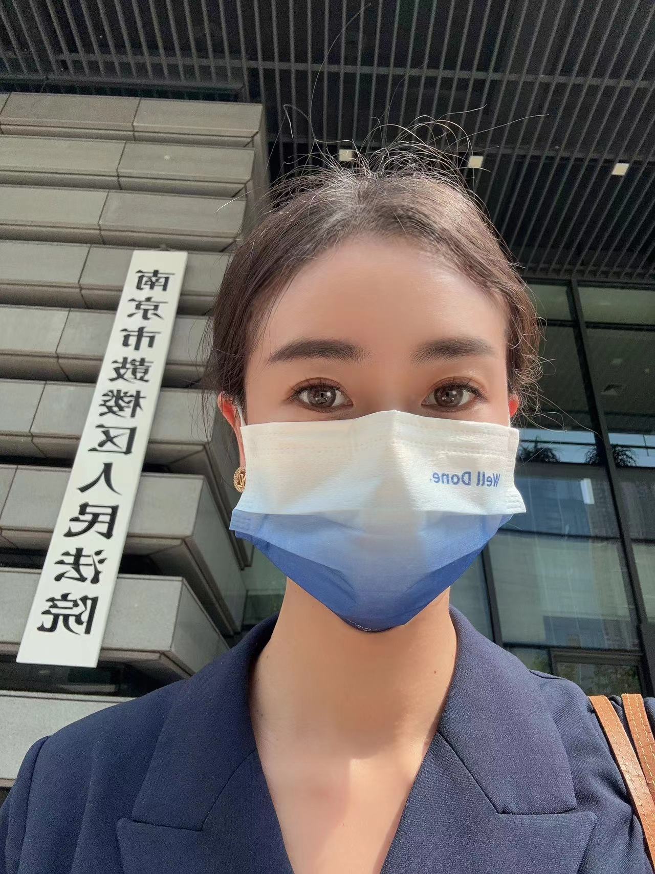 2023年7月3日，天倪律所蚂蚁刑辩团队律师贺诗岚在南京市鼓楼区人民法院为张某案做保全谈话笔录。