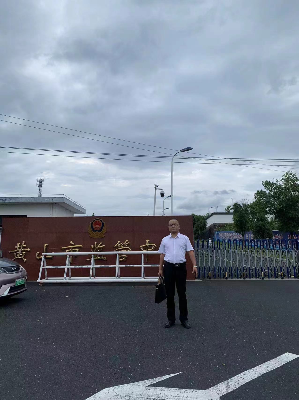 2023年7月6日，天倪律所蚂蚁刑辩团队律师付士峰在黄山市看守所会见上访型寻衅滋事案上诉人孙某某，这是一个良善的老太太，可能告御状的方式值得商榷，但判当事人有期徒刑三年，下手还是太狠了。