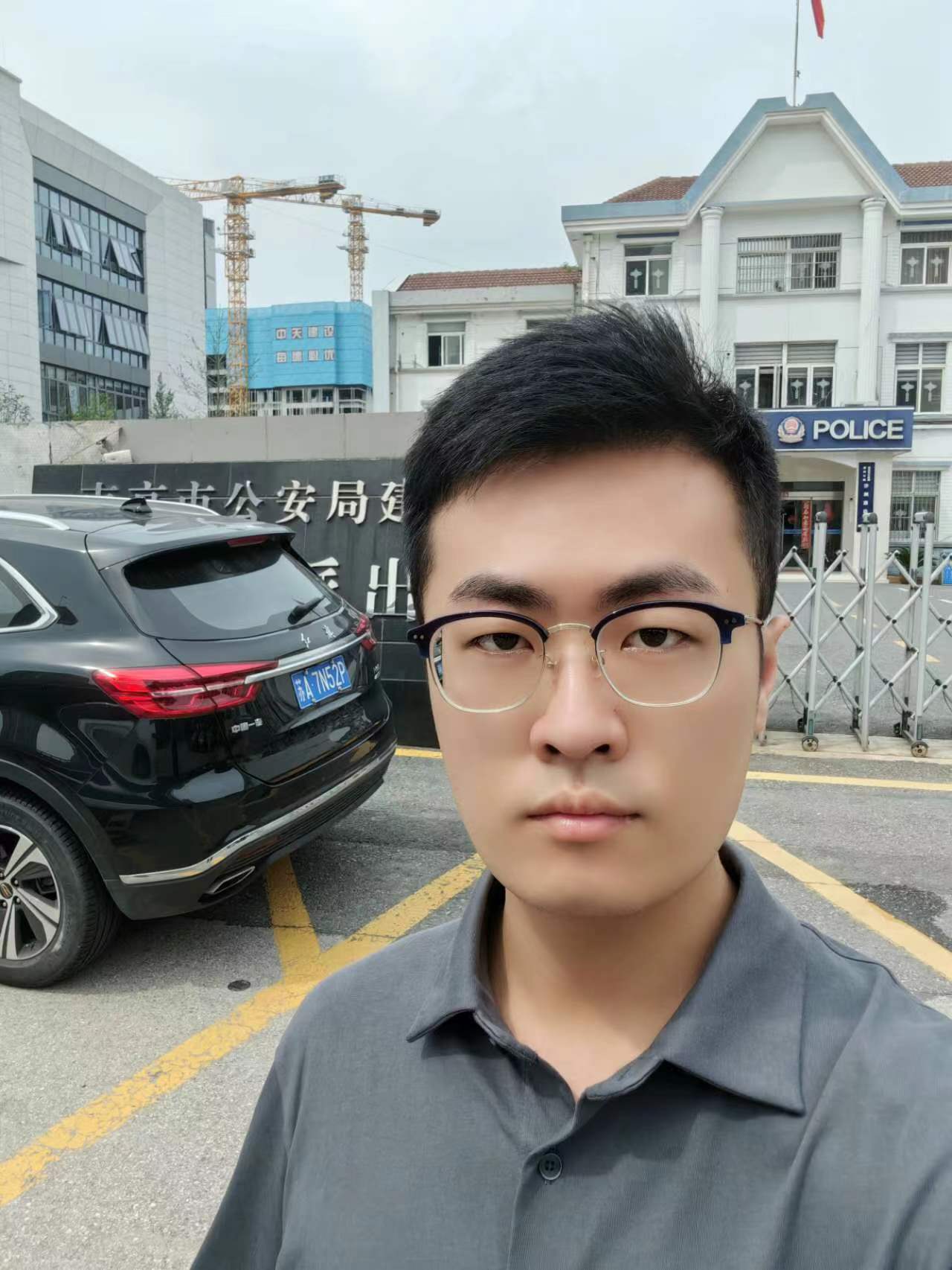2023年7月12日，天倪律所蚂蚁刑辩团队律师贾子巍在南京市公安局建邺分局沙洲派出所查询人口信息。