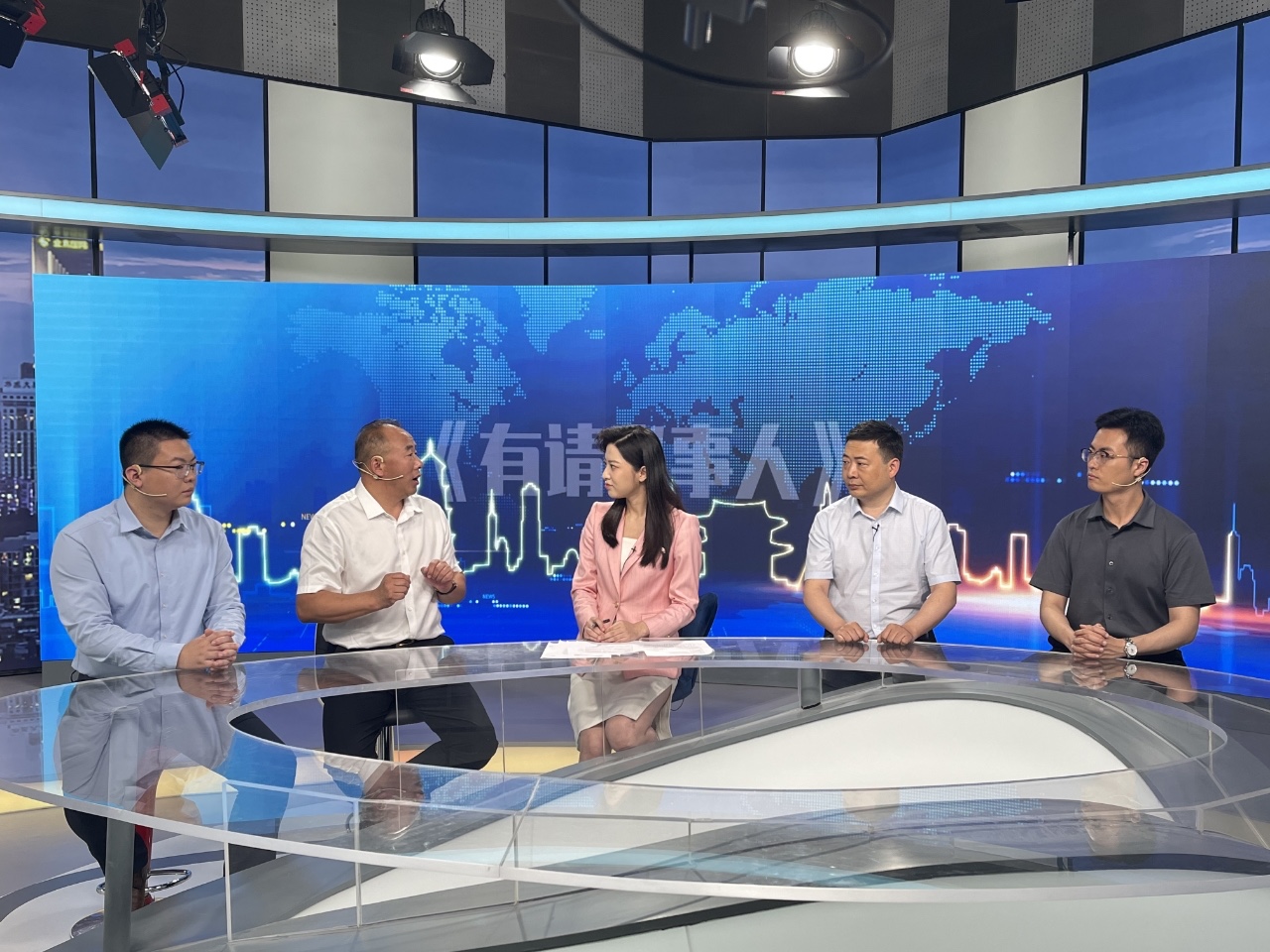2023年7月18日，天倪律所蚂蚁刑辩团队律师张志华、王灿林、贾子巍前往南京广播电视台就援藏工作接受访谈。