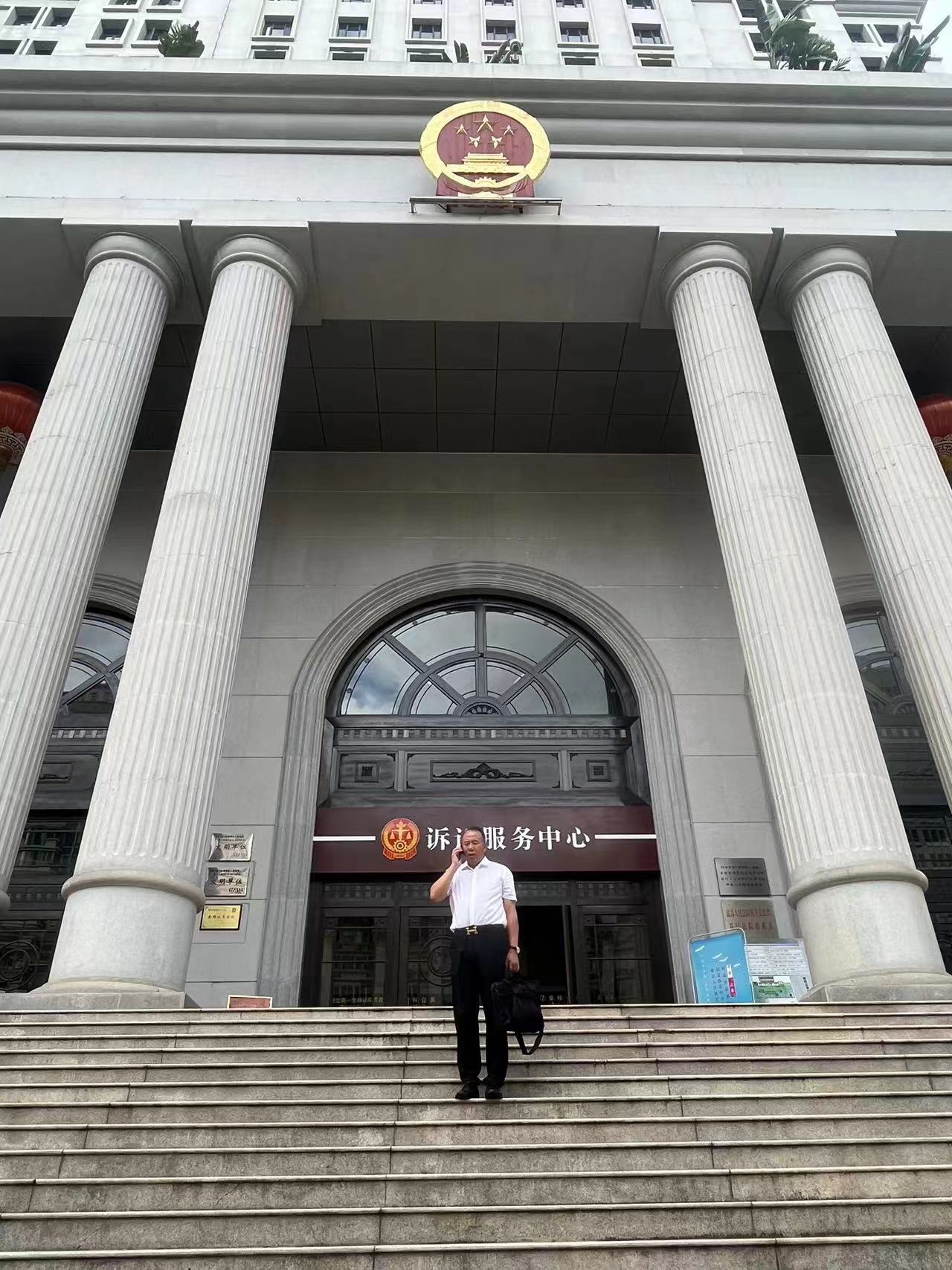 2023年7月26日，天倪律所蚂蚁刑辩团队律师张志华在厦门市思明区人民法院阅卷。