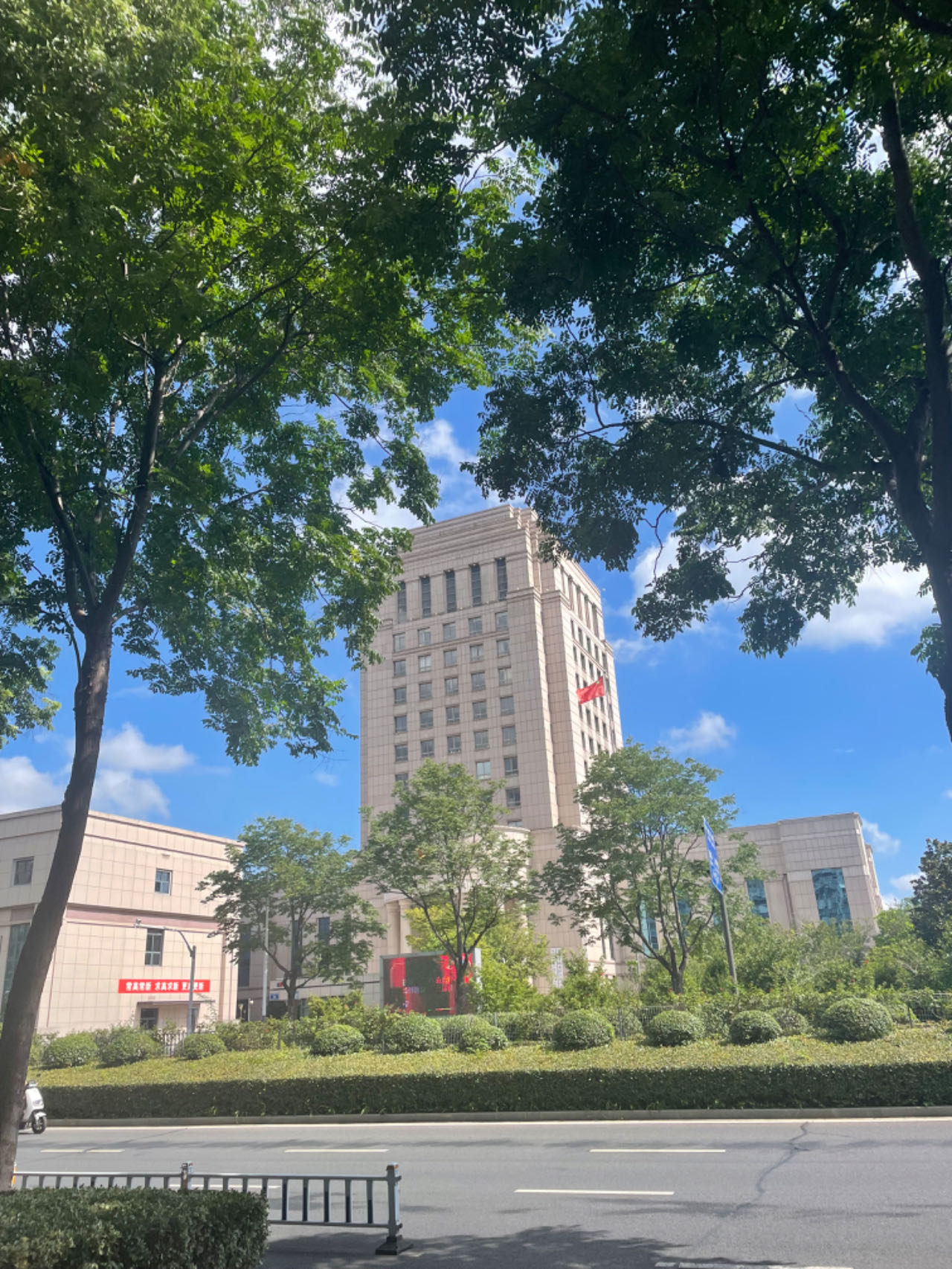 2023年7月27日，天倪律所蚂蚁刑辩团队律师胡春燕在常州市新区人民法院就某案开庭。