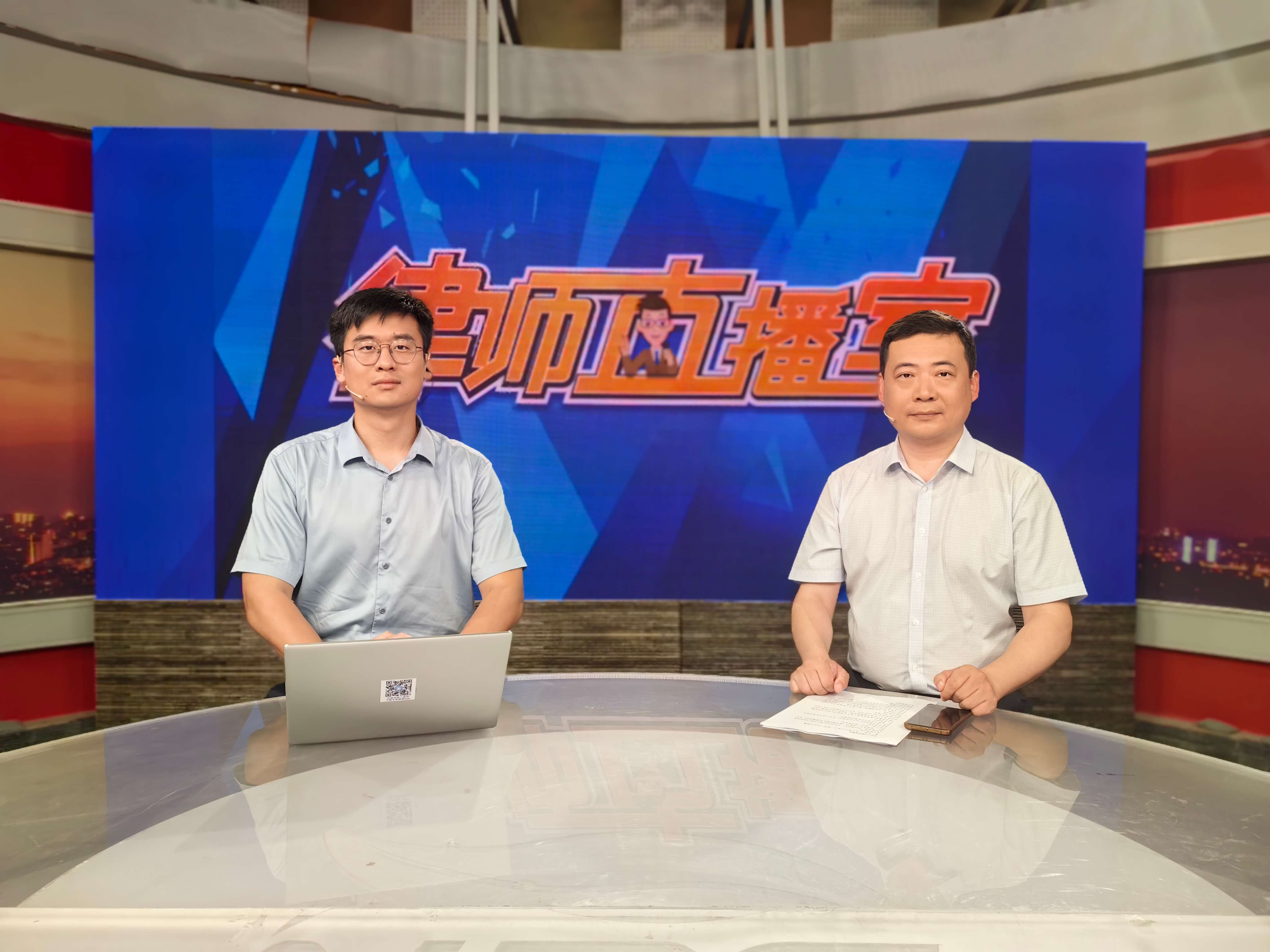 2023年8月1日,天倪律所蚂蚁刑辩团队律师王灿林应邀做客南京电视台《律师直播室》,分析了执行案件执行难的影响因素以及破解路径,并指出了被申请执行人在执行程序中的刑事法律风险。