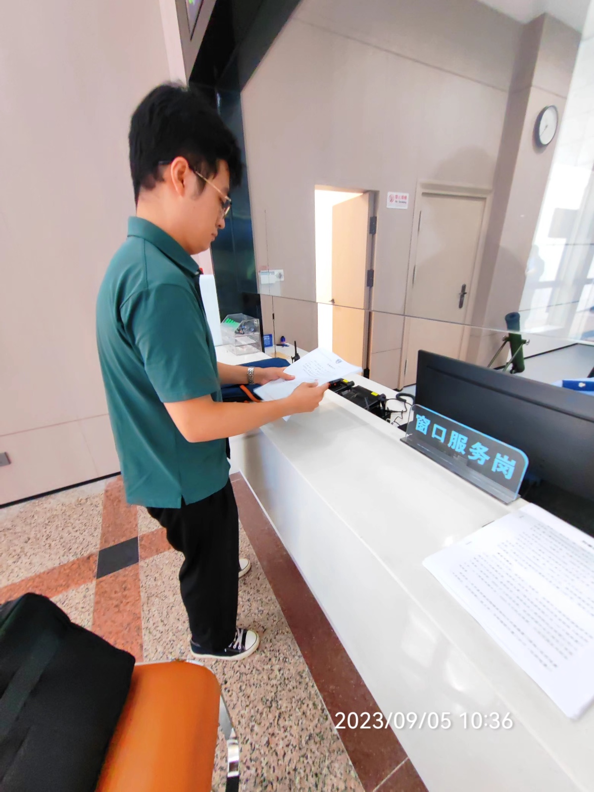 2023年9月5日，天倪律所蚂蚁刑辩团队律师张志华、贾子巍在厦门市思明区公安局反映案件情况。