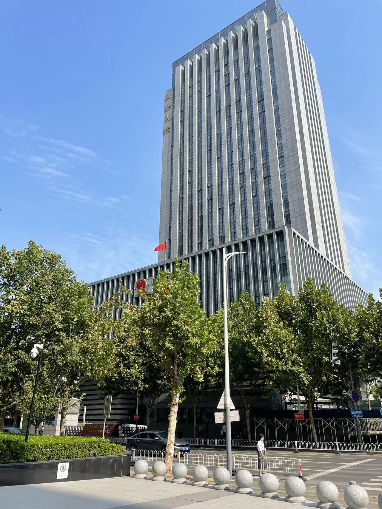 2023年9月11日，天倪律所蚂蚁刑辩团队律师胡春燕、房映宇在南京市鼓楼区人民法院就某案件开庭。
