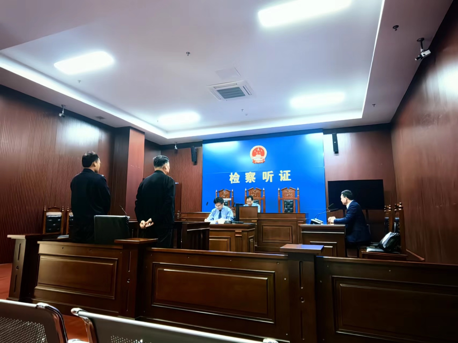 2023年10月8日，天倪律所蚂蚁刑辩团队律师王灿林在溧水区检察院开庭，检察院依法对某公司宣告不起诉，蚂蚁刑辩代理的又一起合规不起诉案件画上了圆满句号。