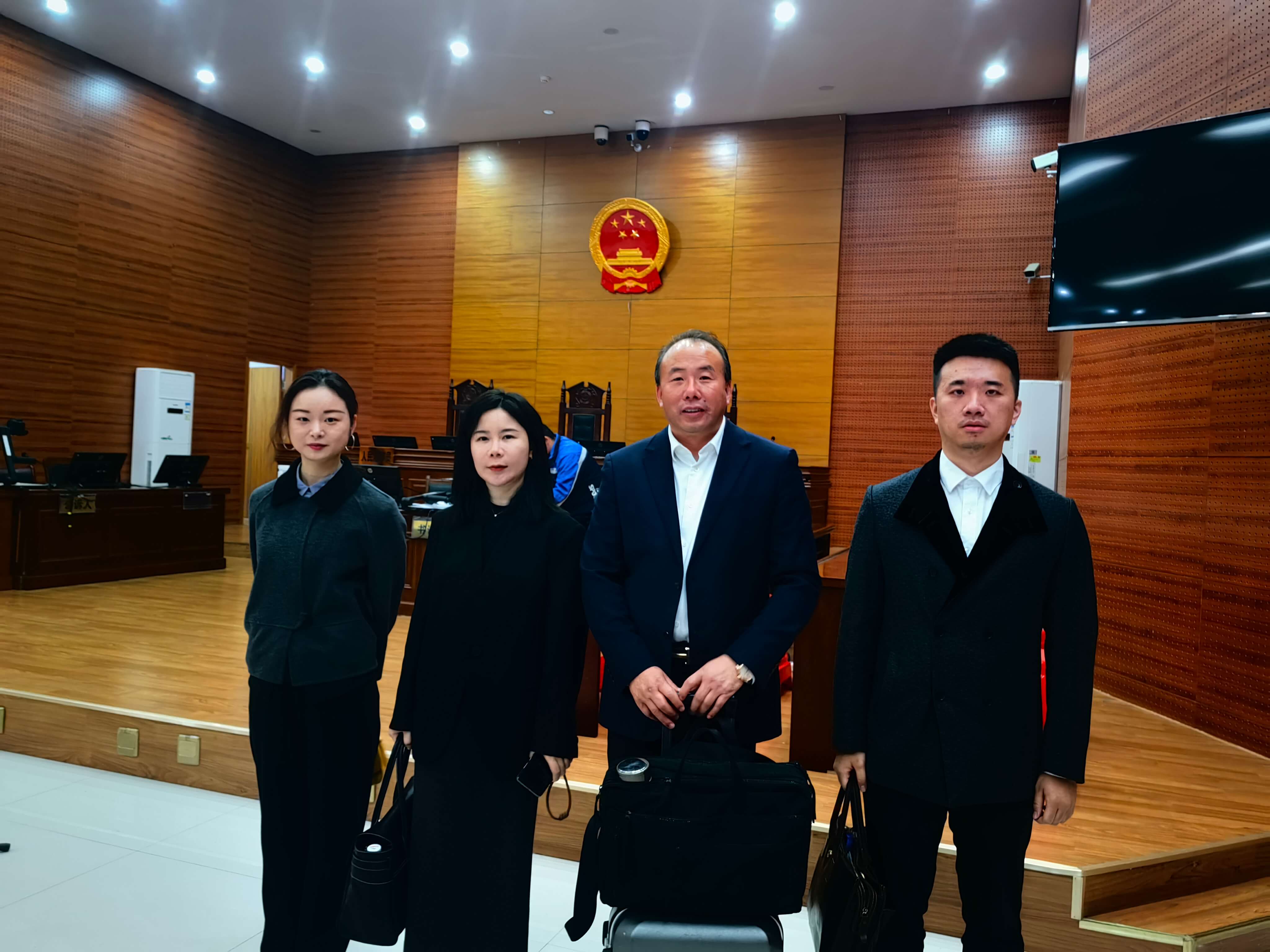 2023年11月8日,天倪律所蚂蚁刑辩团队律师张志华、房映宇、陶彦彦(实习)在安徽滁州市定远县人民法院就某串通投标案开庭。