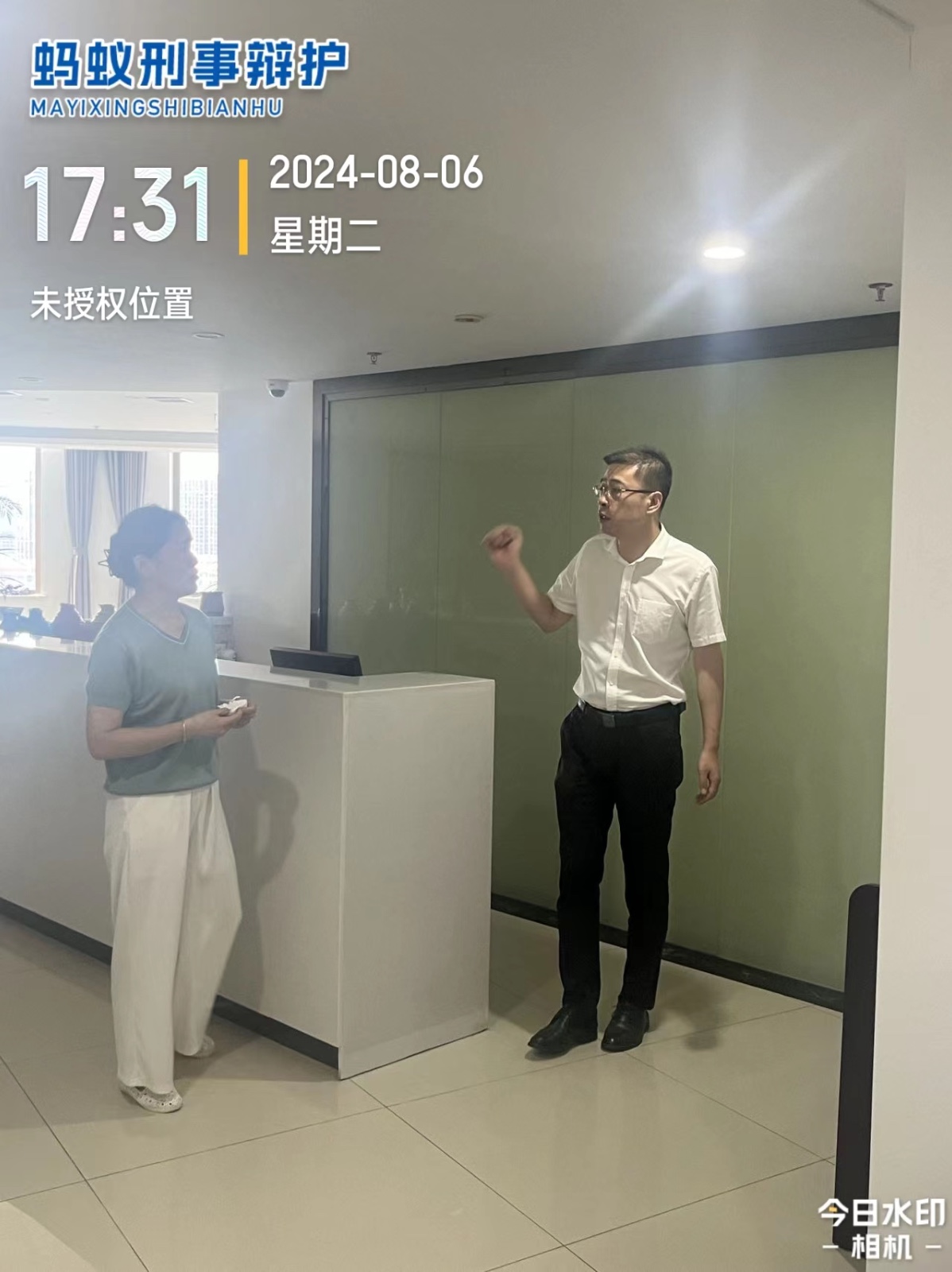 2024年8月6日,天倪律所蚂蚁刑辩团队律师王鑫就某故意伤害案到案发现场走访目击证人,了解案件经过,寻找证据线索。