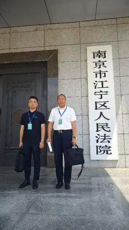 2024年8月7日,天倪律所蚂蚁刑辩团队律师张志华、房映宇,接受当事人委托后,立即前往南京市江宁区人民法院法院就该案阅卷并与承办法官沟通案情。