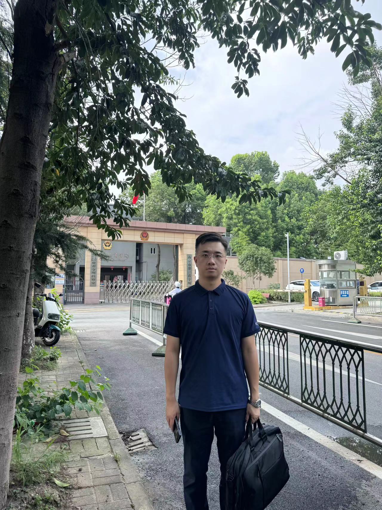 2024年8月28日，天倪律所蚂蚁刑辩团队律师房映宇前往南京市第三看守所会见医保诈骗案当事人。
