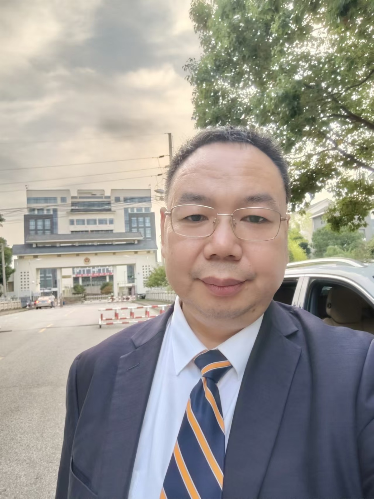 2024年10月17日，天倪律所蚂蚁刑辩团队律师李良前往苏州市第一看守所会见某假冒注册商标案上诉人、在第四看守所会见某故意杀人案被告人。