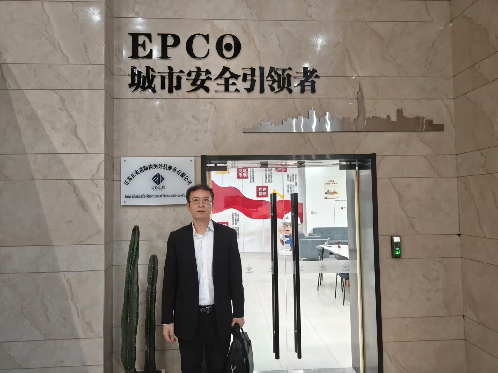 2024年11月4日，天倪律所蚂蚁刑辩团队律师王鑫前往某集团沟通刑事报案事宜，随后与当事人一起到鼓楼分局第三责任区刑事报案。