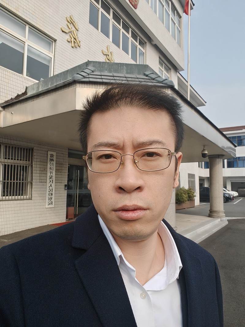 2024年12月26日，天倪律所蚂蚁刑辩团队律师王鑫前往常州市经开区人民检察院就方某诈骗案与承办检察官沟通，并前往武进区看守所会见当事人方某