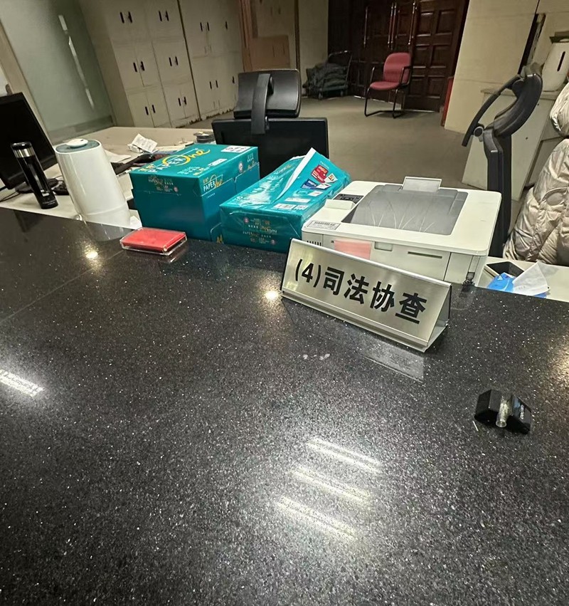 2025年1月2日，天倪律所蚂蚁刑辩团队律师贺诗岚前往人民银行就康某离婚纠纷调查取证