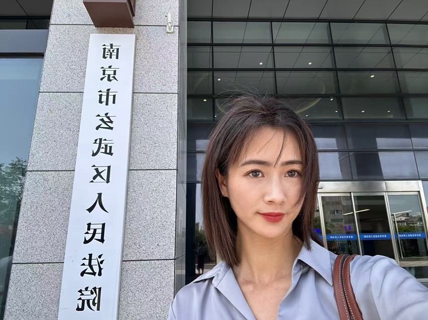 2025年5月7日，天倪律所蚂蚁刑辩团队律师贺诗岚前往南京市玄武区人民法院就康某离婚纠纷开庭