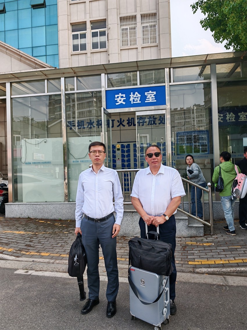 2025年5月7日，天倪律所蚂蚁刑辩团队律师张志华、王鑫前往南通市崇川区人民法院就李某担保合同纠纷开庭