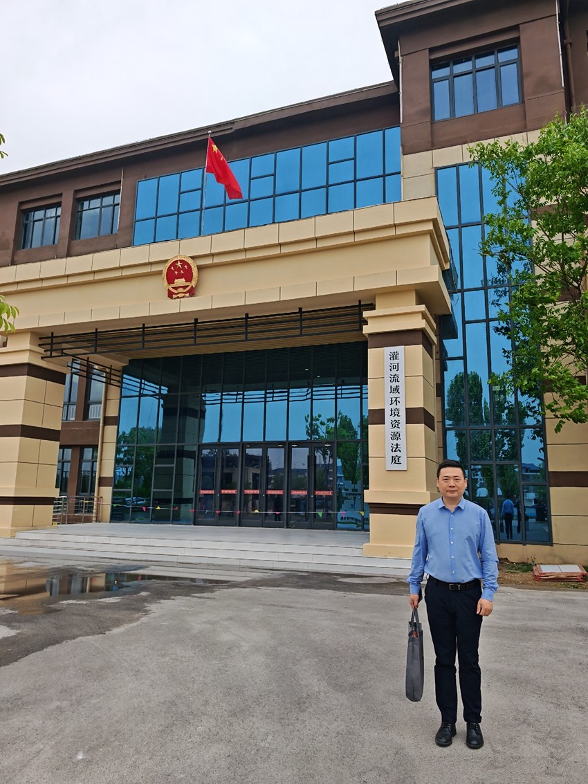 2025年5月8日，天倪律所蚂蚁刑辩团队律师张志华、王灿林前往灌南县人民法院灌河流域环境资源法庭就某环境保护案开庭