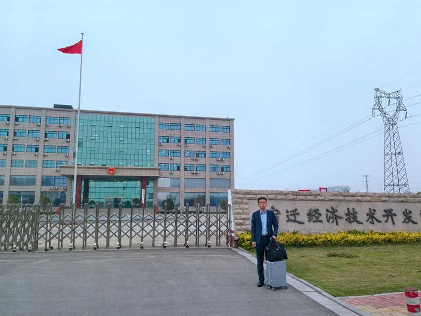 2025年5月15日，天倪律所蚂蚁刑辩团队律师王鑫前往宿迁经济技术开发区人民法院就某建设工程合同纠纷案开庭