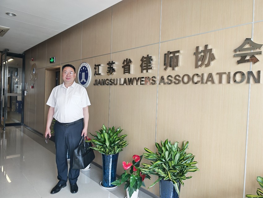 2025年5月20日，天倪律所蚂蚁刑辩团队律师李良参加江苏省首届检律模拟法庭赛备战活动，天倪律所主任、蚂蚁刑辩团队负责人张志华律师对全省参赛选手进行现场指导