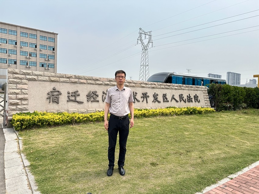 2025年5月27日，天倪律所蚂蚁刑辩团队律师王鑫前往宿迁经济技术开发区人民法院参与第四次庭前会议