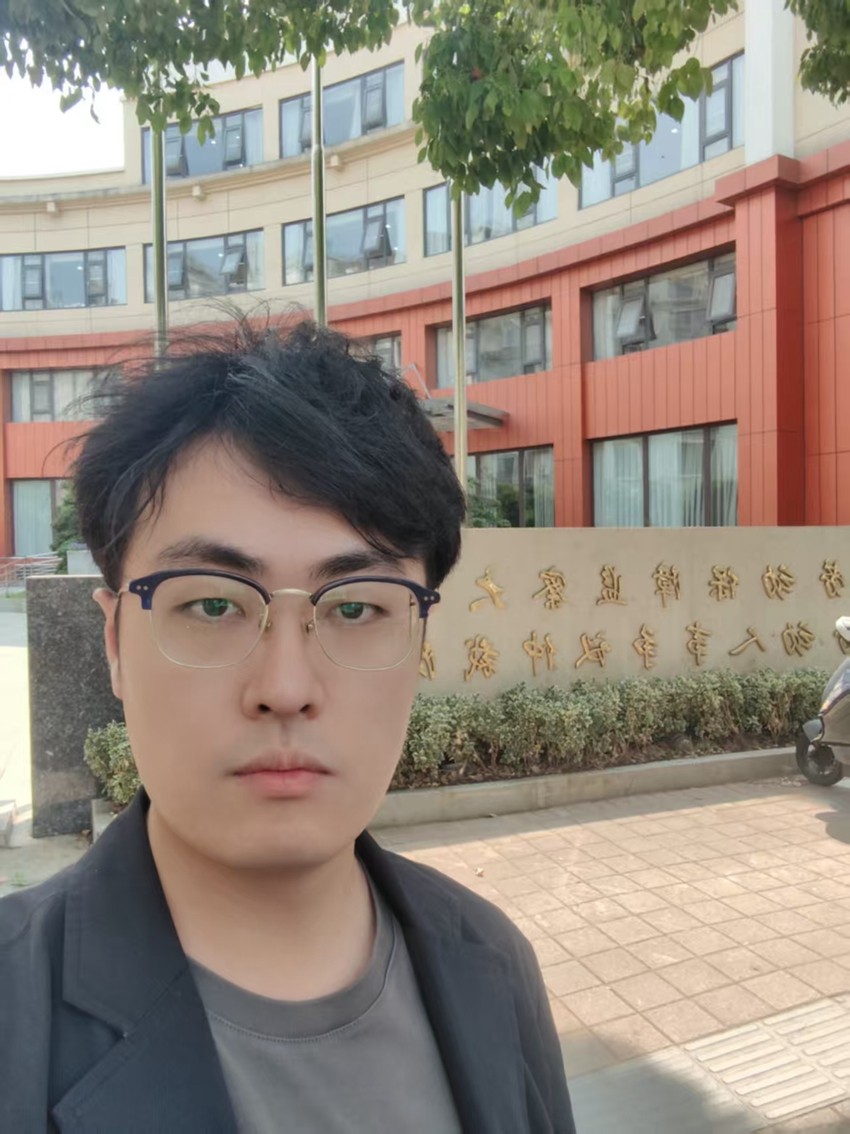 2025年5月30日，天倪律所蚂蚁刑辩团队律师贾子巍前往南京市建邺区劳动人事争议仲裁院就哈喽公司劳动人事争议案件领取裁决书