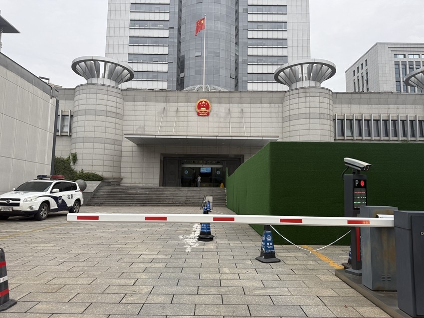 2025年6月23日，天倪律所蚂蚁刑辩团队律师李梦涵前往南京市江宁区人民法院就某装饰工程公司承揽合同纠纷案开庭