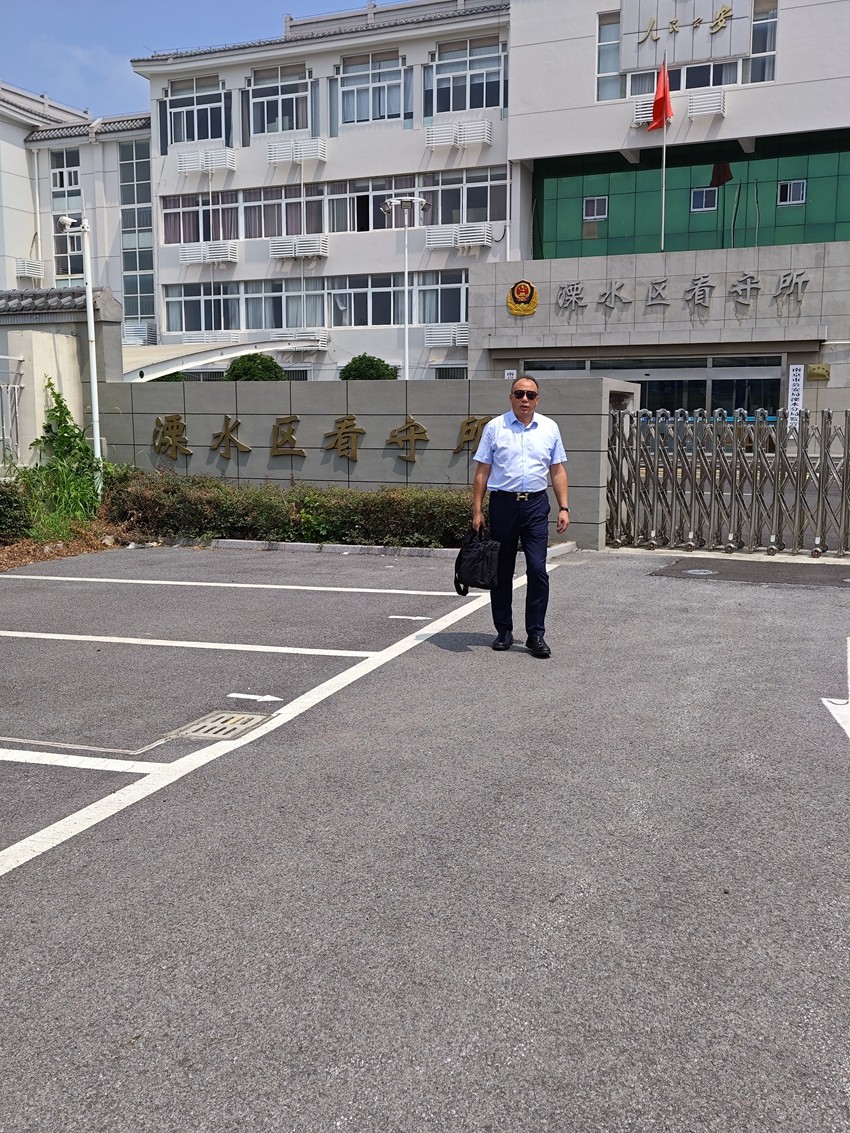 2025年7月14日，天倪律所蚂蚁刑辩团队律师张志华前往南京市溧水区看守所会见某案件当事人，并前往溧水区人民检察院沟通该案