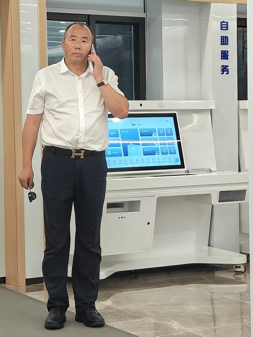 2025年7月31日，天倪律所蚂蚁刑辩团队律师张志华、王鑫前往上海市浦东新区看守所会见诈骗案当事人凌某，这是介入该案后的首次会见，随后前往上海市公安局浦东分局刑警大队了解案情，申请取保候审