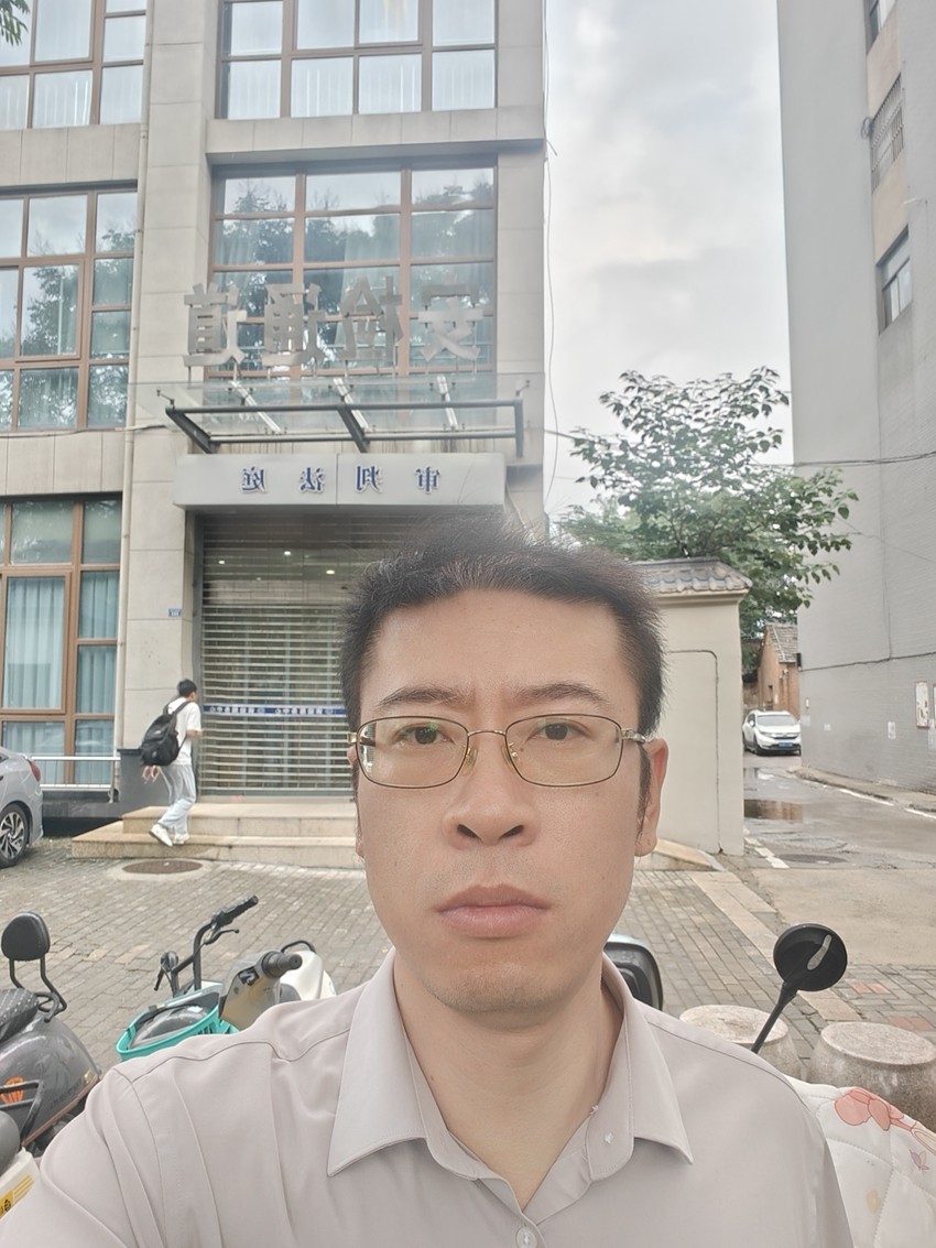 2025年8月1日，天倪律所蚂蚁刑辩团队律师王鑫前往阜阳市中级人民法院就汪某合同诈骗案与法官沟通案情