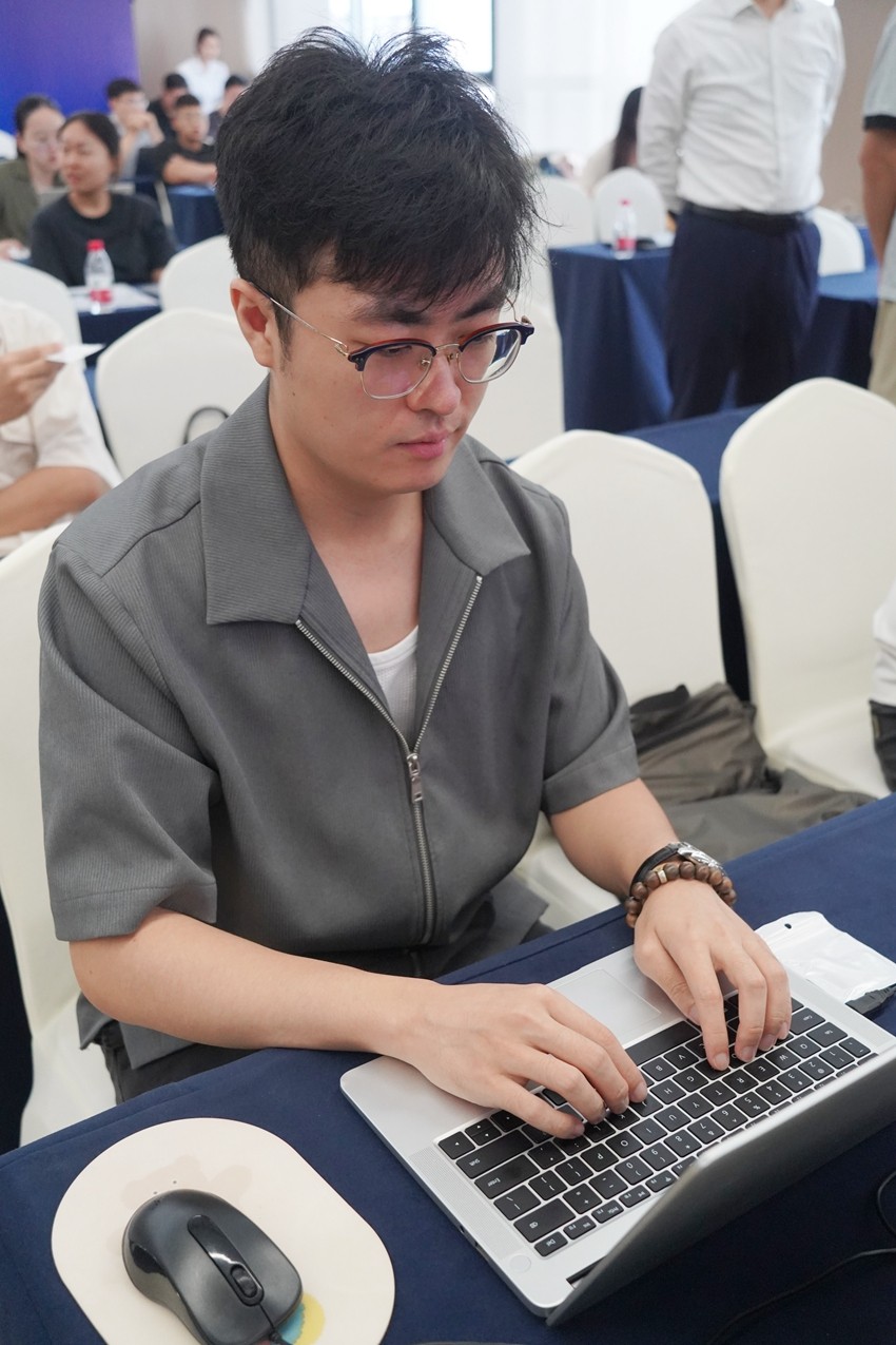 2025年8月9日，天倪律所蚂蚁刑辩团队律师参加江苏省第二届金陵律师执业技能大赛，在刑事模拟庭审和刑事文书比赛中各放异彩