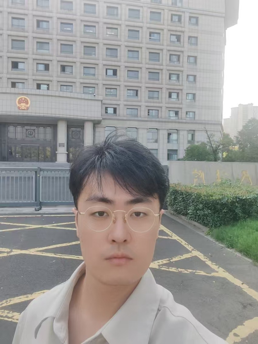 2025年10月10日，天倪律所蚂蚁刑辩团队律师贾子巍前往淮安市中级人民法院就黄某财产损害赔偿纠纷开庭