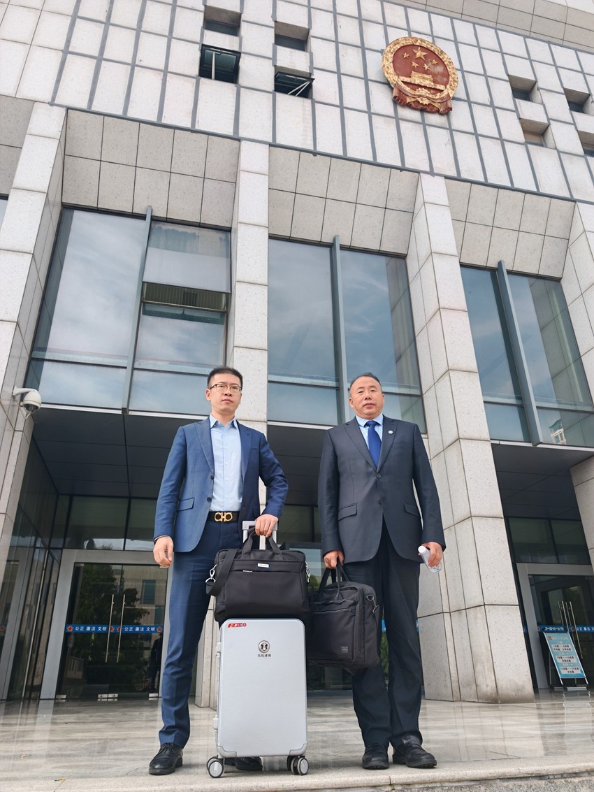 2025年10月24日，天倪律所蚂蚁刑辩团队律师张志华、王鑫前往沛县人民法院就刘某危险驾驶案开庭